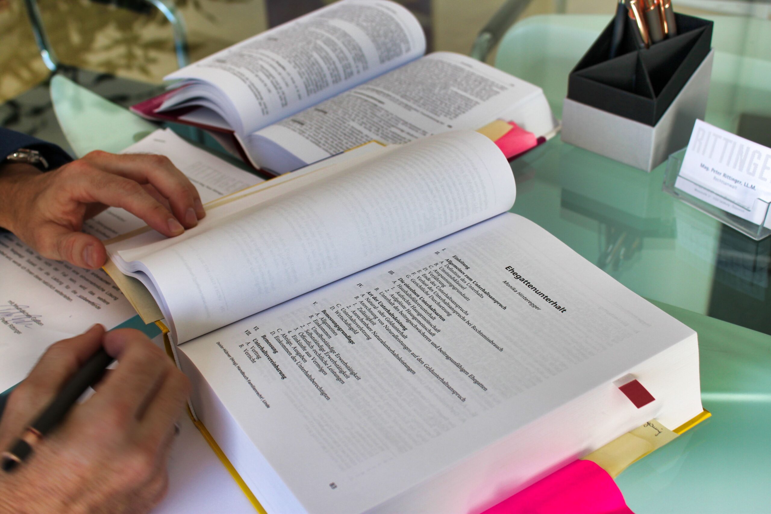 Gesetzbuch zum Thema Unterhalt nach Scheidung